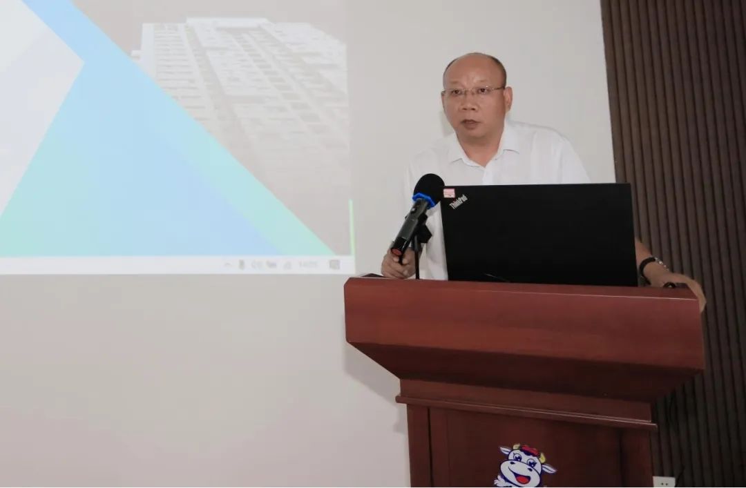 花花牛乳業(yè)集團開展“合規(guī)體系構(gòu)建框架”專題培訓(xùn)