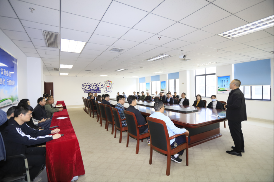 增強(qiáng)消防意識(shí)，筑牢安全底線丨花花牛乳業(yè)集團(tuán)組織消防應(yīng)急演練