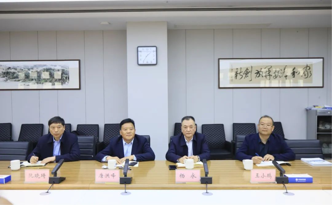 花花牛乳業(yè)集團(tuán)黨委書(shū)記、董事長(zhǎng)唐洪峰一行赴中原食品實(shí)驗(yàn)室同中國(guó)工程院院士、中原食品實(shí)驗(yàn)室主任任發(fā)政座談交流