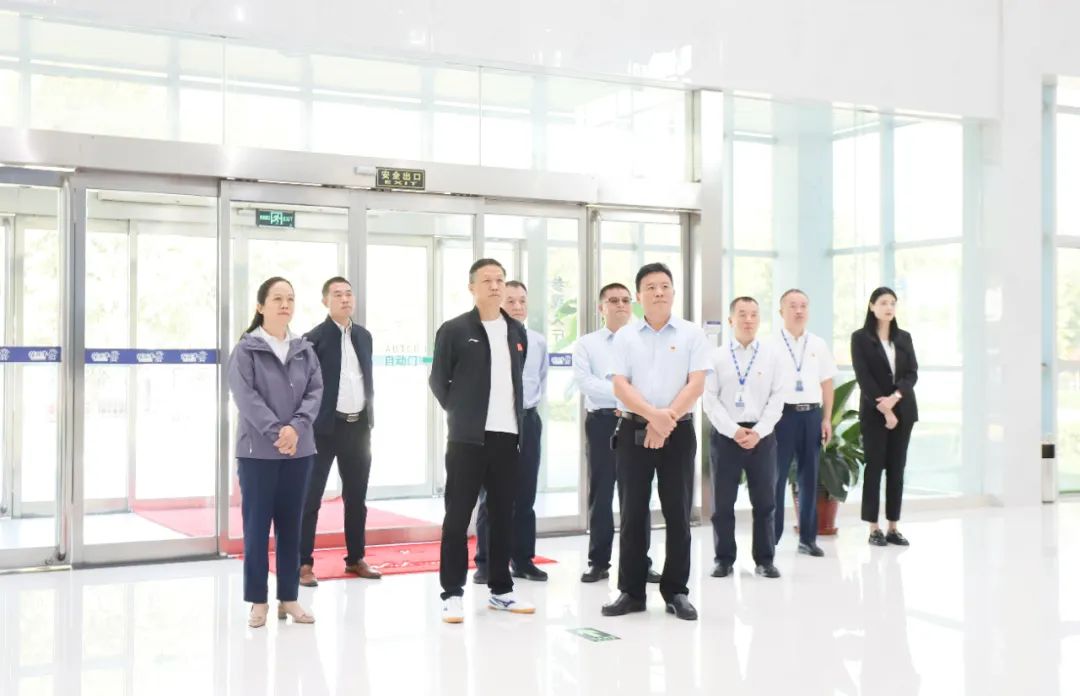 快樂過“雙節(jié)”，安全不放假｜河南農(nóng)投集團(tuán)黨委書記、董事長李曉寰一行蒞臨花花牛乳業(yè)集團(tuán)開展“雙節(jié)”安全生產(chǎn)大檢查活動(dòng)并慰問一線職工、