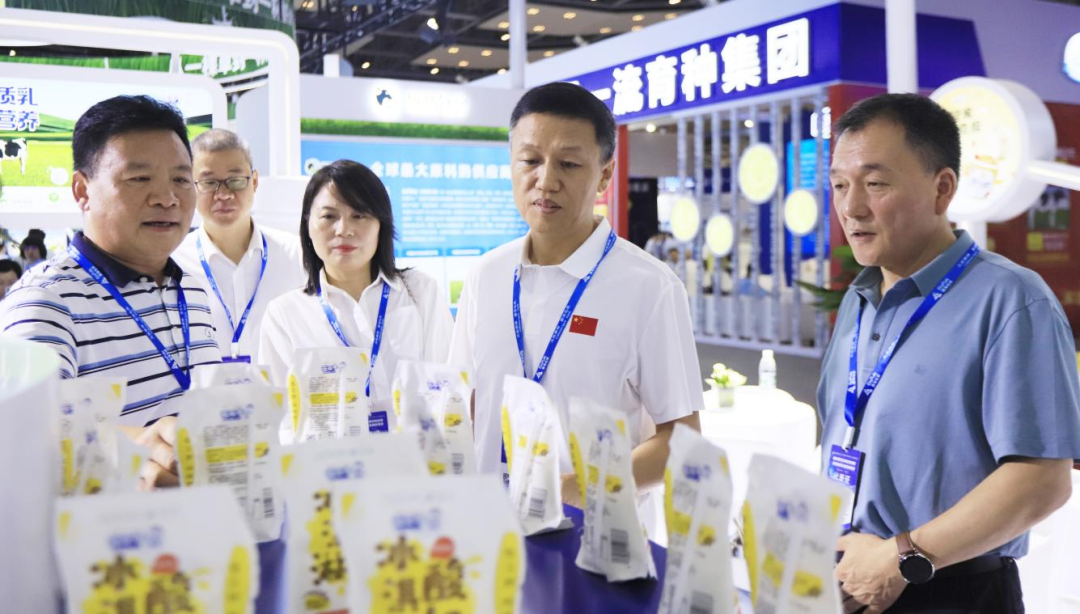 啟航新征程 點(diǎn)亮新賽道丨花花牛乳業(yè)集團(tuán)參加第十四屆中國奶業(yè)大會暨D20峰會，榮獲“中國乳制品生產(chǎn)企業(yè)現(xiàn)代化等級5A級”評定殊榮