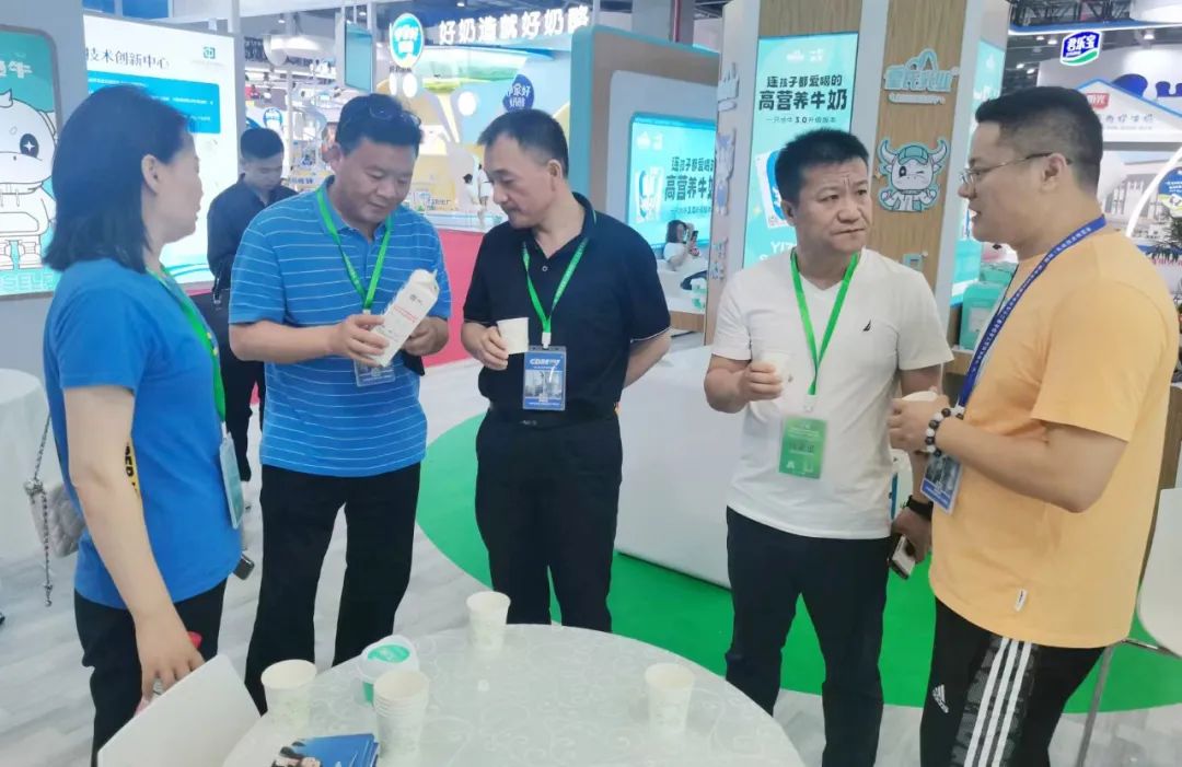 參觀拓思路 交流促發(fā)展 | 集團(tuán)領(lǐng)導(dǎo)參加中乳協(xié)第二十九次年會(huì)暨中國(guó)（國(guó)際）乳業(yè)技術(shù)博覽會(huì)并到江西陽(yáng)光乳業(yè)參觀座談