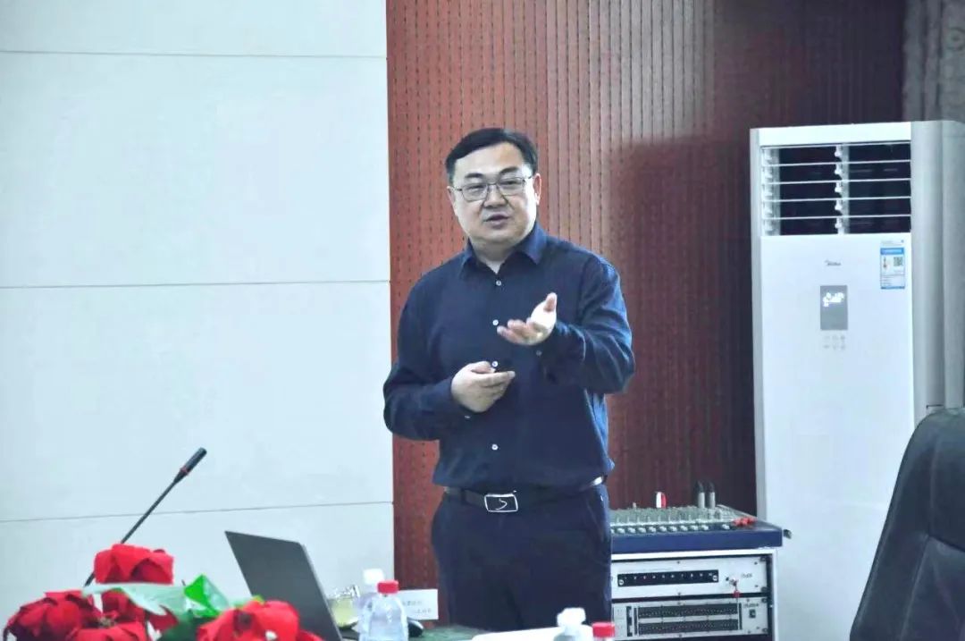 花花牛丨國家奶牛產(chǎn)業(yè)技術(shù)體系首席科學(xué)家、中國農(nóng)業(yè)大學(xué)教授李勝利一行蒞臨花花牛魯山瑞亞參觀調(diào)研