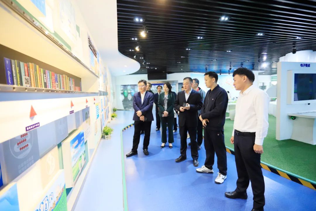 花花牛| 省農(nóng)投集團董事長李曉寰一行蒞臨花花牛調(diào)研指導(dǎo)工作