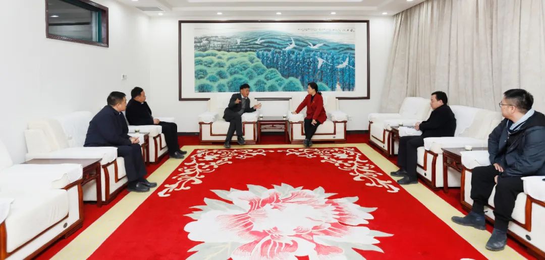 發(fā)揮產(chǎn)業(yè)優(yōu)勢 助力鄉(xiāng)村振興 | 民權(quán)縣委副書記、縣長王靜嫻會見關(guān)曉彥董事長一行