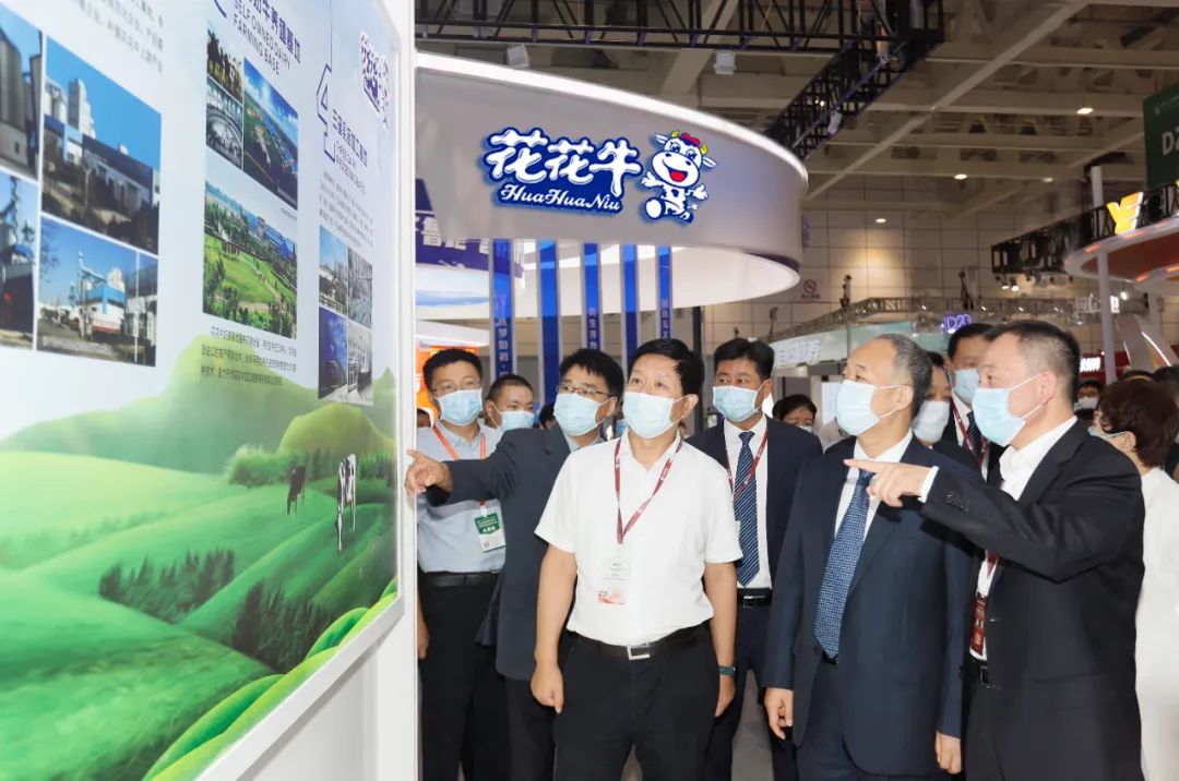第十三屆奶業(yè)大會暨D20峰會在泉城濟南召開 | 花花牛乳業(yè)榮膺“優(yōu)秀乳品加工企業(yè)”