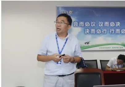 繼往開來 · 再創(chuàng)輝煌 | 花花牛乳業(yè)集團召開9月營銷、養(yǎng)殖及飼料月度經(jīng)營工作會議