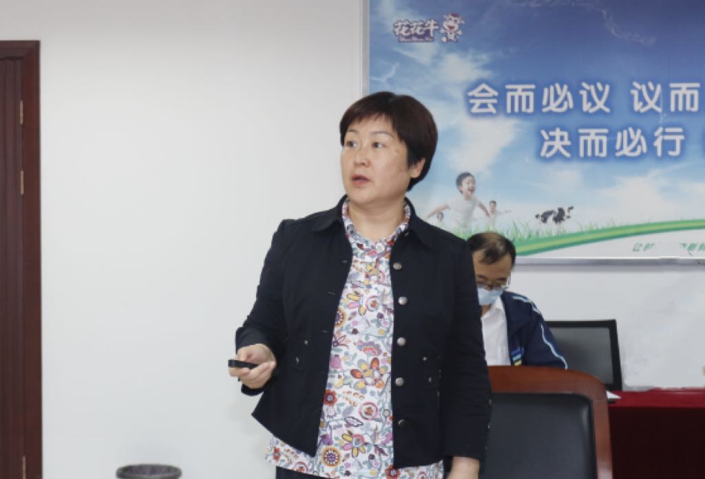 繼往開來 · 再創(chuàng)輝煌 | 花花牛乳業(yè)集團召開9月營銷、養(yǎng)殖及飼料月度經(jīng)營工作會議