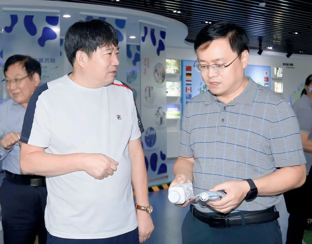 快訊｜社旗縣人民政府縣長(zhǎng)關(guān)文波一行蒞臨花花牛乳業(yè)集團(tuán)參觀考察