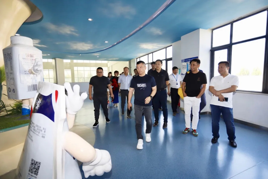 快訊 | 長江商學院智能制造學會走進花花牛乳業(yè)集團