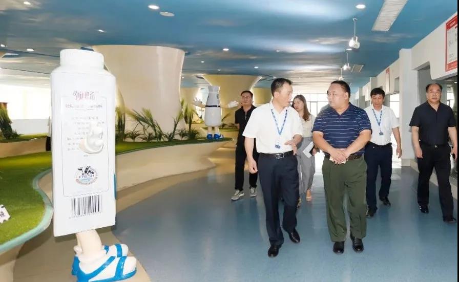 快訊 | 河南省人民政府食品安全委員會辦公室第三批食品安全示范區(qū)驗收組領導蒞臨花花牛乳業(yè)集團驗收食品安全示范區(qū)建設情況