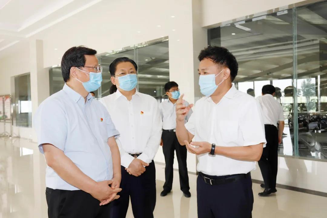 快訊 | 河南省委常委、省紀委書記、省監(jiān)委主任任正曉蒞臨花花牛乳業(yè)集團新蔡瑞亞牧場調(diào)研