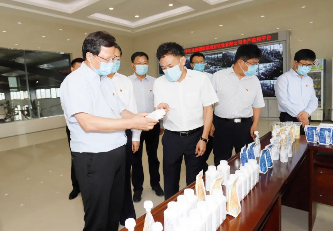 快訊 | 河南省委常委、省紀委書記、省監(jiān)委主任任正曉蒞臨花花牛乳業(yè)集團新蔡瑞亞牧場調(diào)研