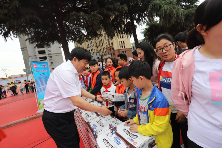 花花牛|六一關愛兒童，讓愛灑滿人間