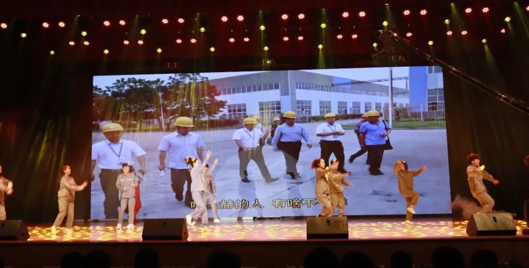 “贏在2019”，花花牛乳業(yè)集團(tuán)2019年新春晚會(huì)盛大開(kāi)幕