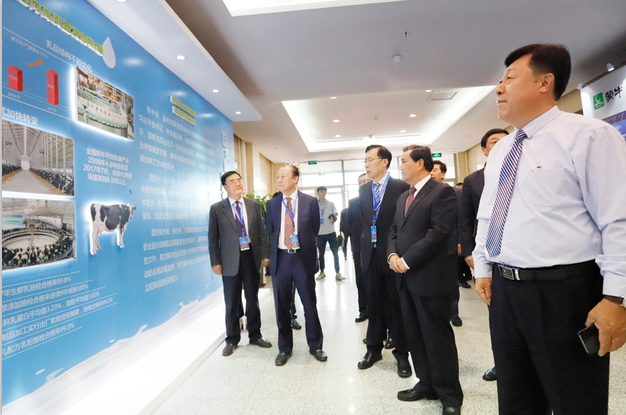 花花牛亮相中國奶業(yè)20強(qiáng)呼倫貝爾峰會(huì)，共話中國奶業(yè)振興！