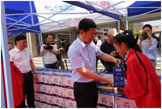 “健康中原，牛奶伴您行——花花牛乳業(yè)集團(tuán)2018中國(guó)小康牛奶行動(dòng)” 公益助學(xué)啟動(dòng)儀式隆重舉行