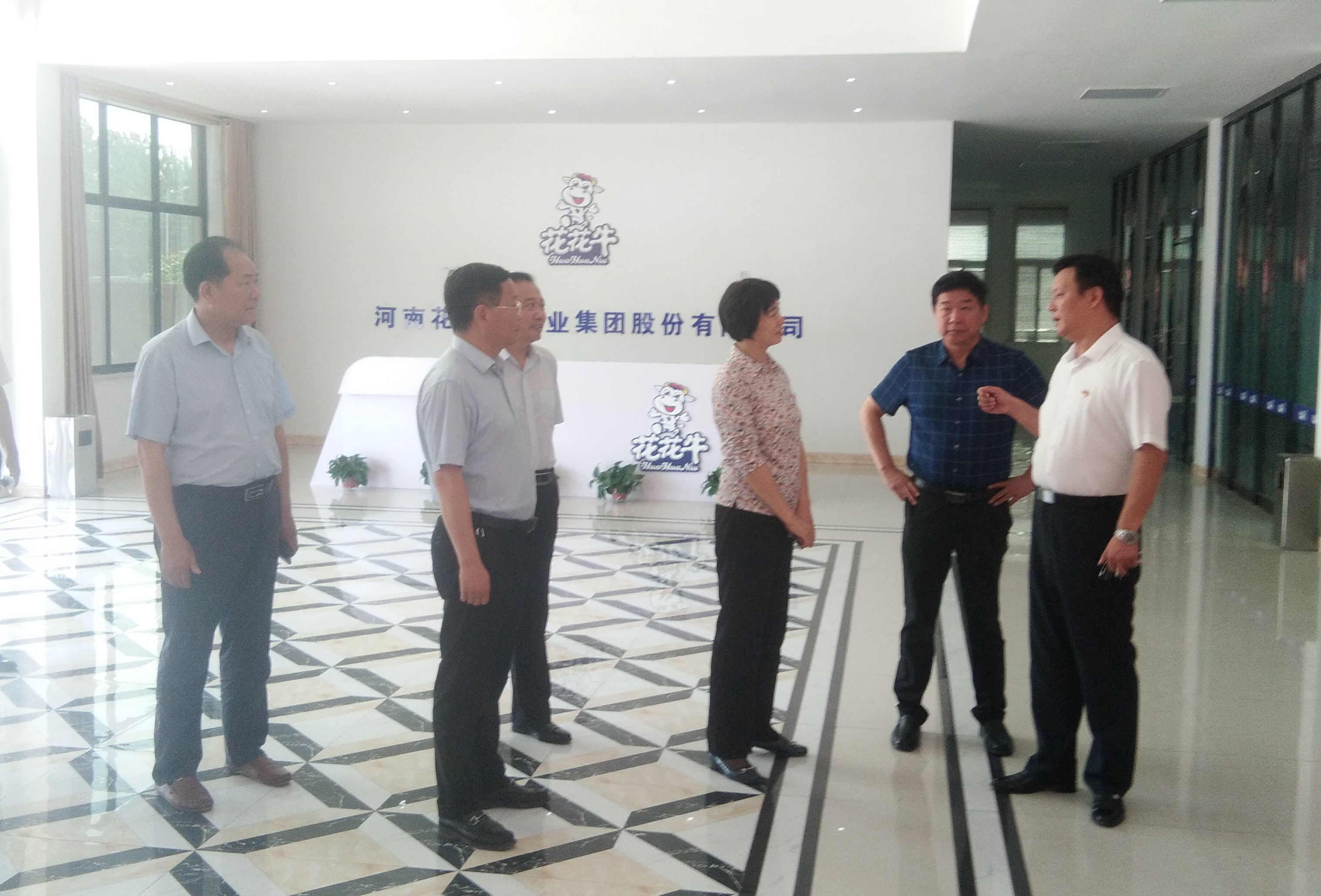 駐馬店市委常委、統(tǒng)戰(zhàn)部長姚新文 蒞臨花花牛乳業(yè)集團總部調(diào)研
