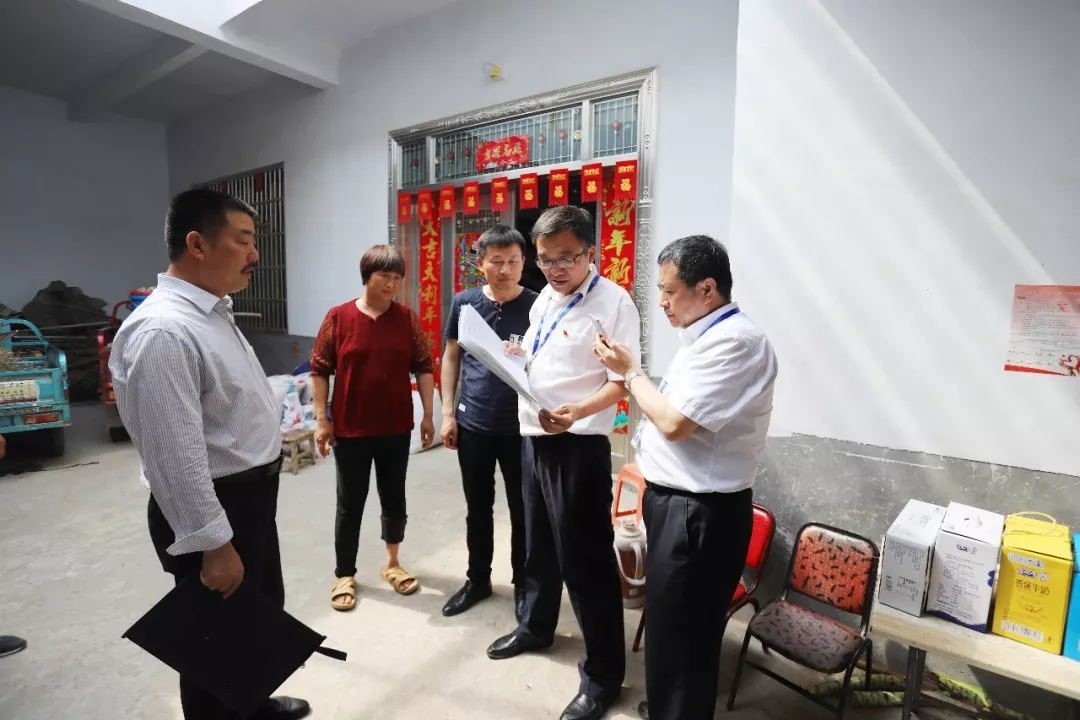 花花牛乳業(yè)集團走訪慰問貧困戶 結對幫扶暖人心