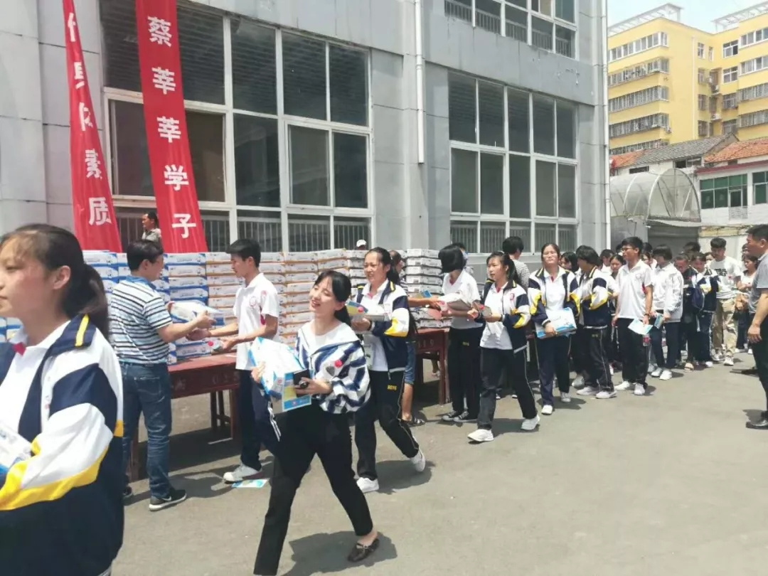 花花牛|捐助教育100萬(wàn)元！做公益，我們是認(rèn)真的！