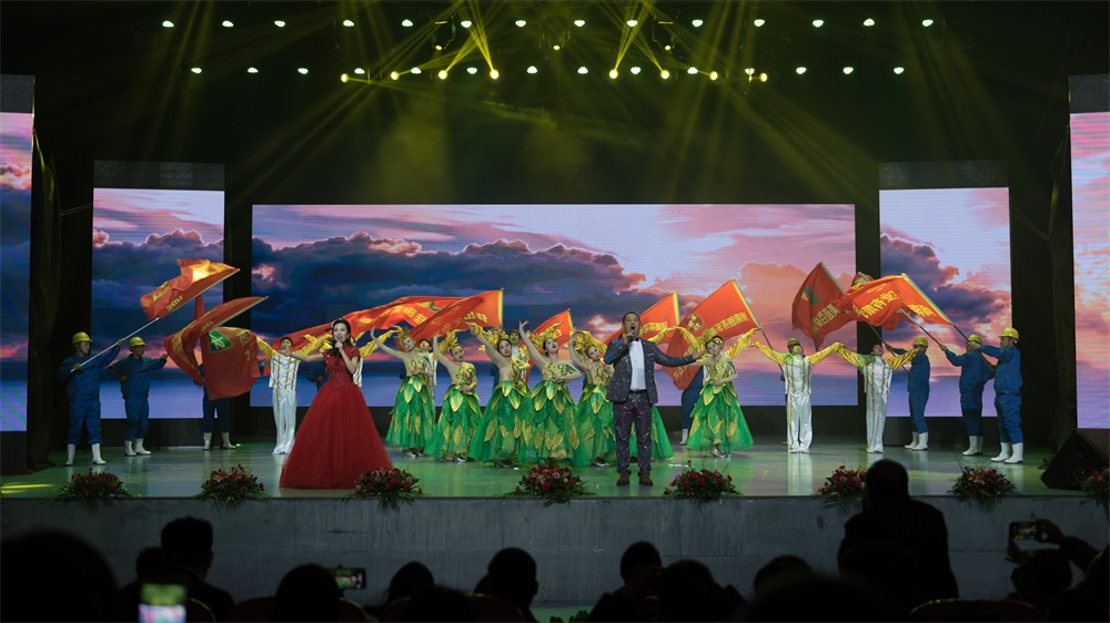 “不忘初心、聚力前行” 花花牛集團2018迎新春聯(lián)歡會隆重舉行