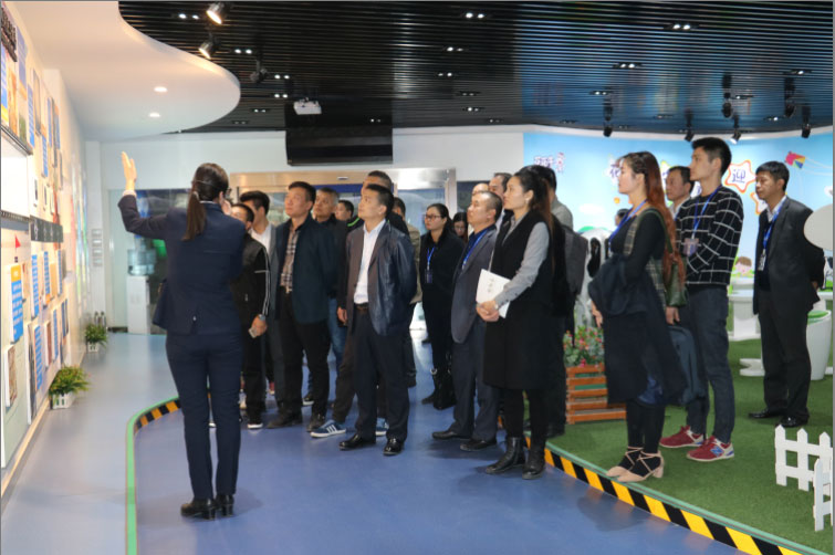 商界領(lǐng)袖俱樂(lè)部精英參訪花花牛！