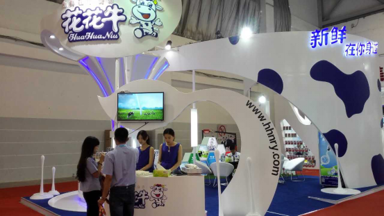 花花牛牛氣沖天！農(nóng)業(yè)部長品嘗“領(lǐng)暢”點贊，又獲國際奶業(yè)平臺青睞