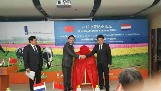 花花牛牛氣沖天！農(nóng)業(yè)部長品嘗“領(lǐng)暢”點贊，又獲國際奶業(yè)平臺青睞