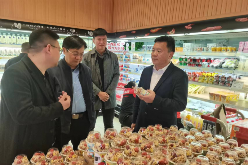 走訪調(diào)研拓市場 凝心聚力謀發(fā)展--花花牛乳業(yè)集團(tuán)黨委書記、董事長唐洪峰一行走訪銷售終端