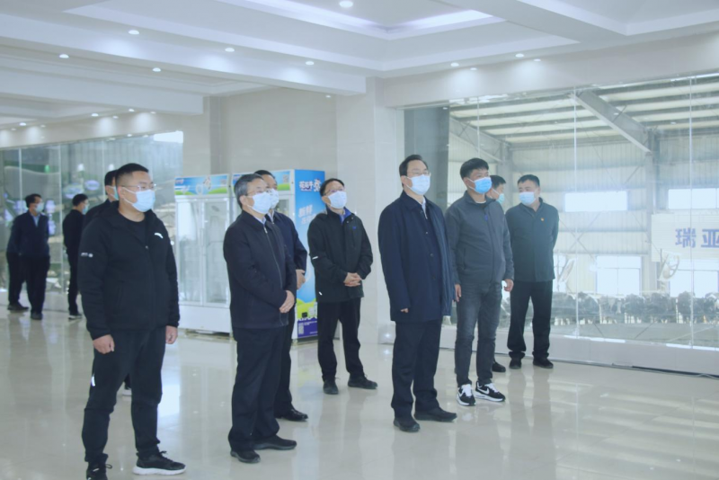 河南省人大常委會(huì)黨組書(shū)記、副主任孔昌生蒞臨花花牛魯山瑞亞牧場(chǎng)參觀調(diào)研