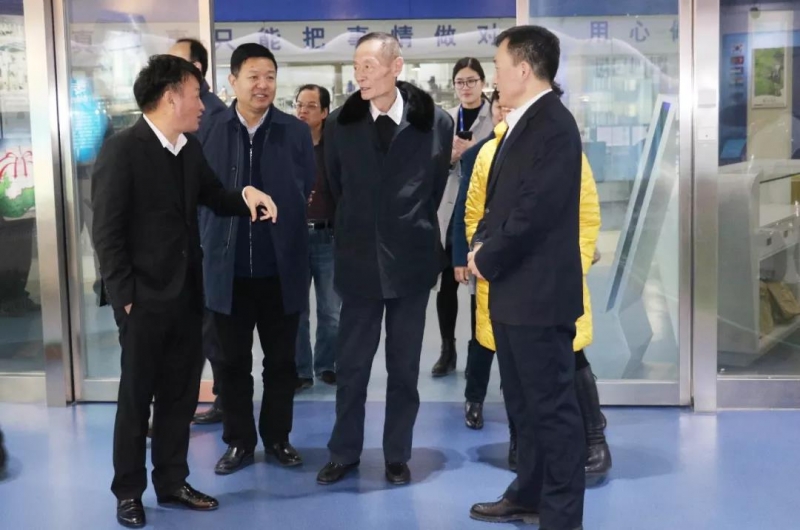 中國奶業(yè)協(xié)會(huì)高鴻賓會(huì)長(zhǎng)蒞臨花花牛指導(dǎo)工作