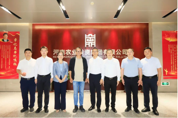 東方甄選俞敏洪先生到訪河南農(nóng)投集團(tuán)，品嘗花花牛產(chǎn)品并給予高度評價(jià)